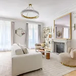Elegant Luxury Apartment For 6 On Champs-Elysees