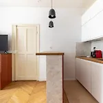 Nicolo Passy Magnifique Studio