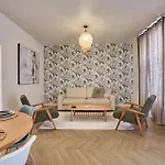 Sublime Flat Paris Bois De Vincennes By Studio Prestige