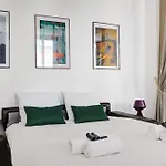 Apartment In Le Marais