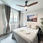 1601B - Studio near Champs Elysées