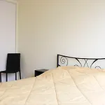 Spacious 3 Rooms With Balcony In Paris