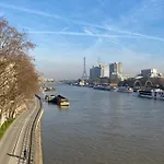 Studio Centre Paris Moderne Et Fonctionnel A Deux Pas De La Seine
