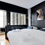 Rivoli Street - Tuileries Garden - Luxury Comfort