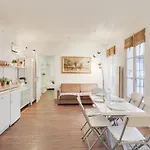Comfortable Flat In The Middle Of Paris