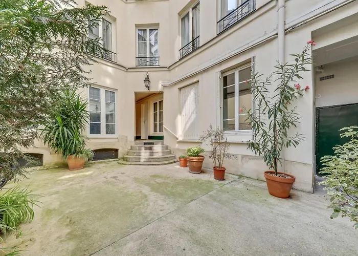 Superbe studio rempli de charme au coeur du Marais NDM23