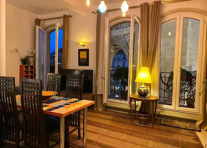 Romantic Apartment In Paris