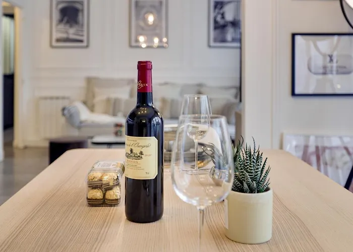 Stunning Historical Parisian Flat - Louvre Area