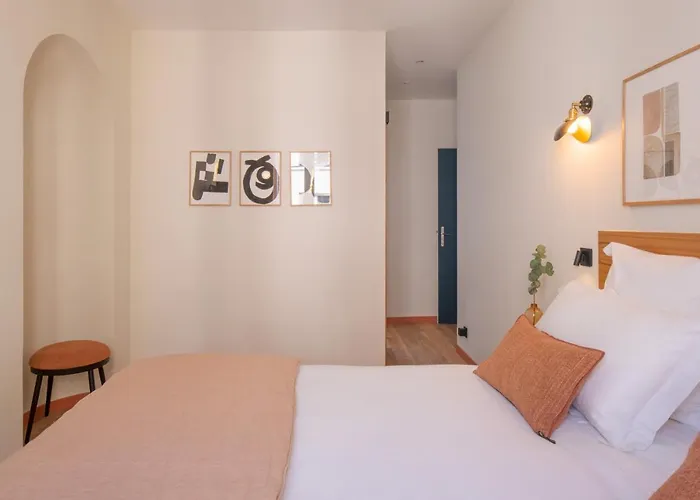 Tinah Paris, Aboukir