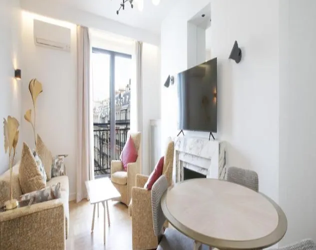 Jolie Appartement Paris Champs Elysee
