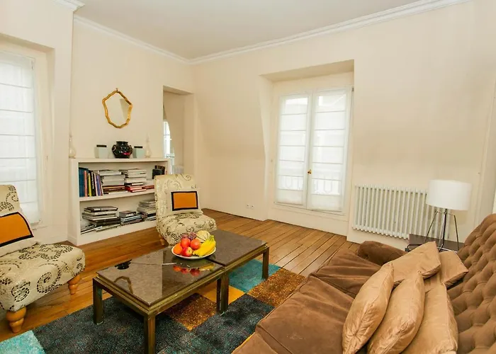 Pont Neuf - St Germain City Apartment