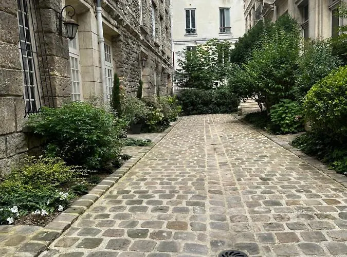 Paris Exclusif Quartier Latin Avec Jardin, Charme Fou !