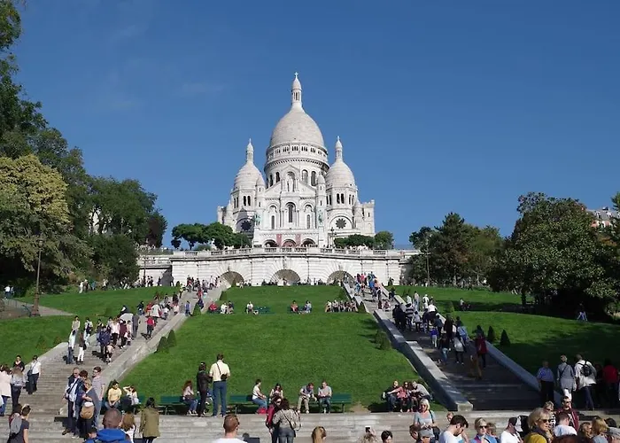 Aux Pieds De Montmartre