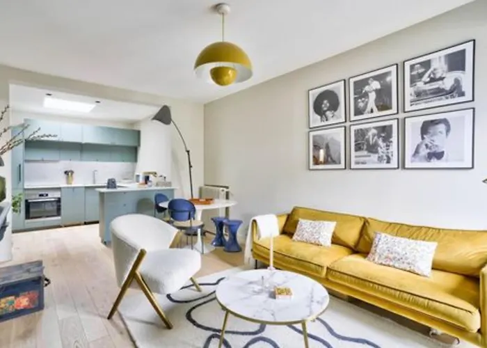 Charming Love Nest In Paris