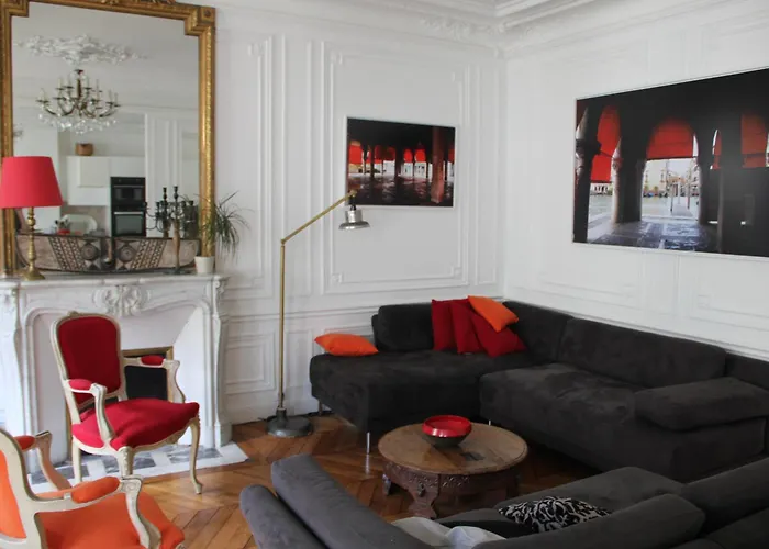 5 Bdr, 10 Ppl Georgous Typical Parisian Flat
