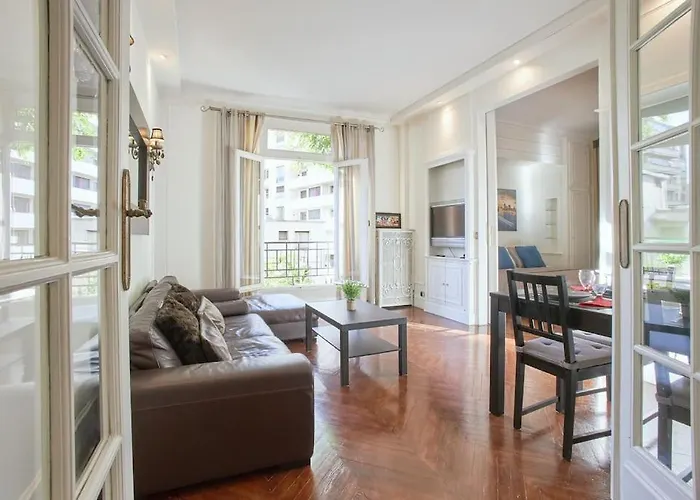 Charming Parisian Flat With Eiffel Tower Views