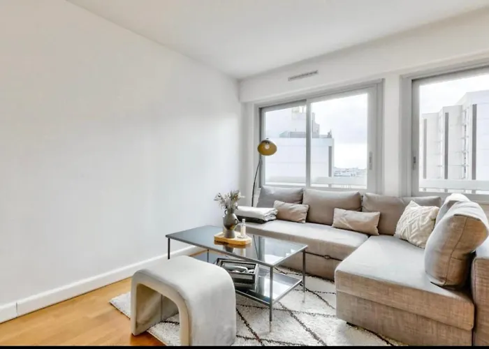 Cozy 50 M Near Pere-Lachaise