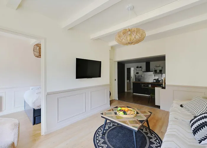 Beautiful Apartment 2Br - 4P Republique Temple