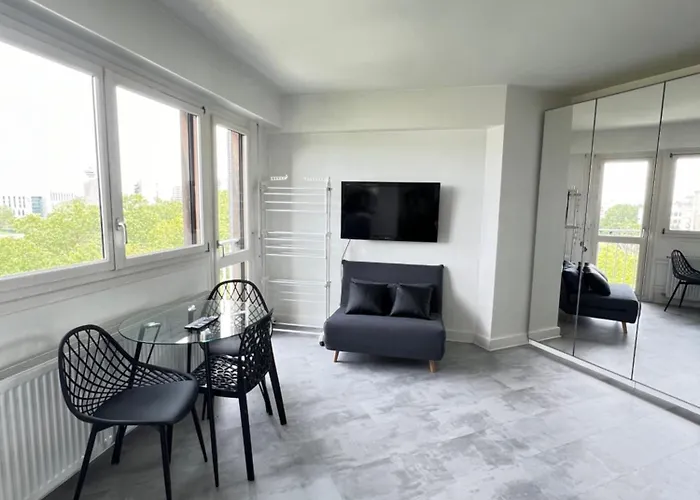 Apartment Home In Paris With View, 15Min Direct To Center
