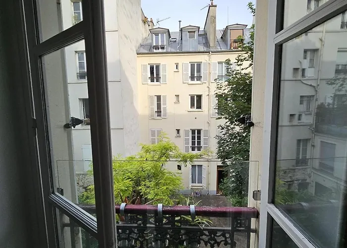 Joli Havre De Paix En Plein Batignolles