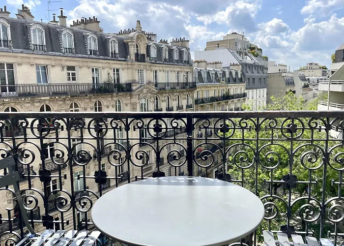Parisian Flat Close Eiffel Tower