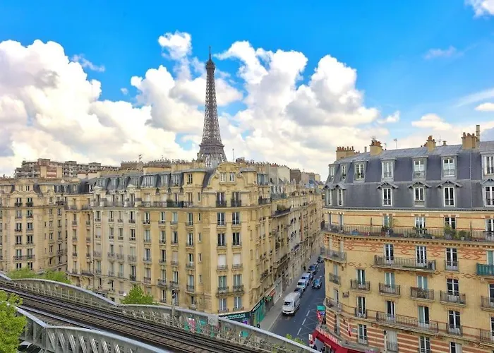 Superbe T2 Avec Balcon Vue Sur La Tour Eiffel