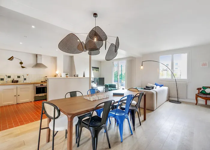Stunning 2Br Flat With Terrace Near Metro Station