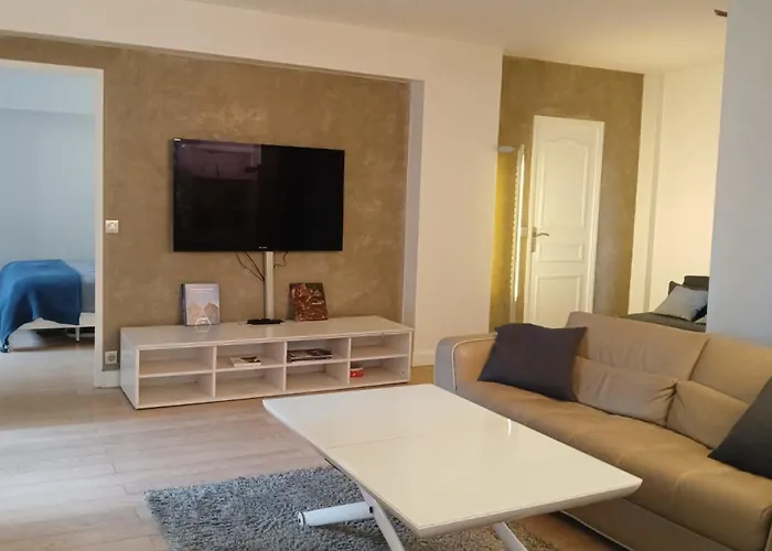 Beautiful T3 With Balcony - Near Parc Monceau