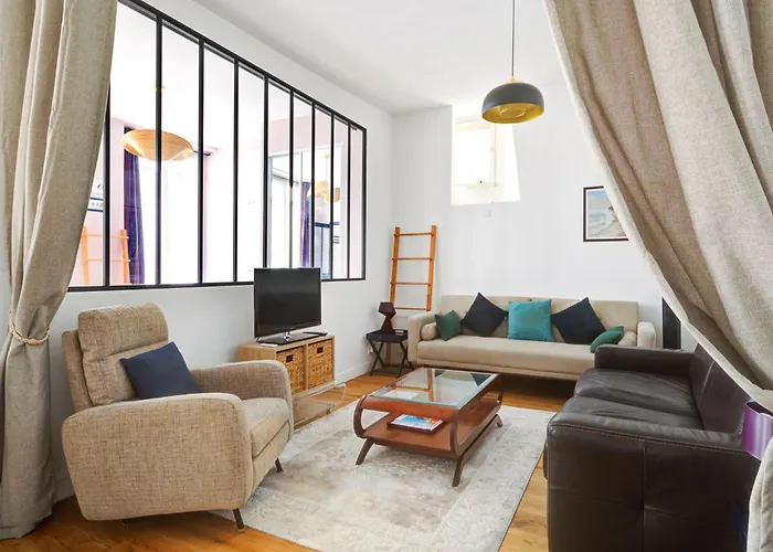 Apartment In Le Marais