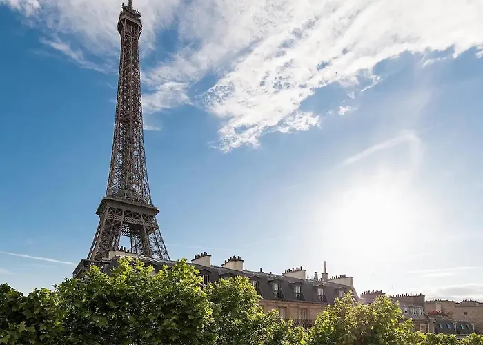 Cosy Two Bedroom Apartment Near The Eiffel Tower