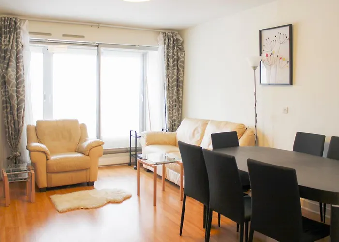 Spacious 3 Rooms With Balcony In Paris