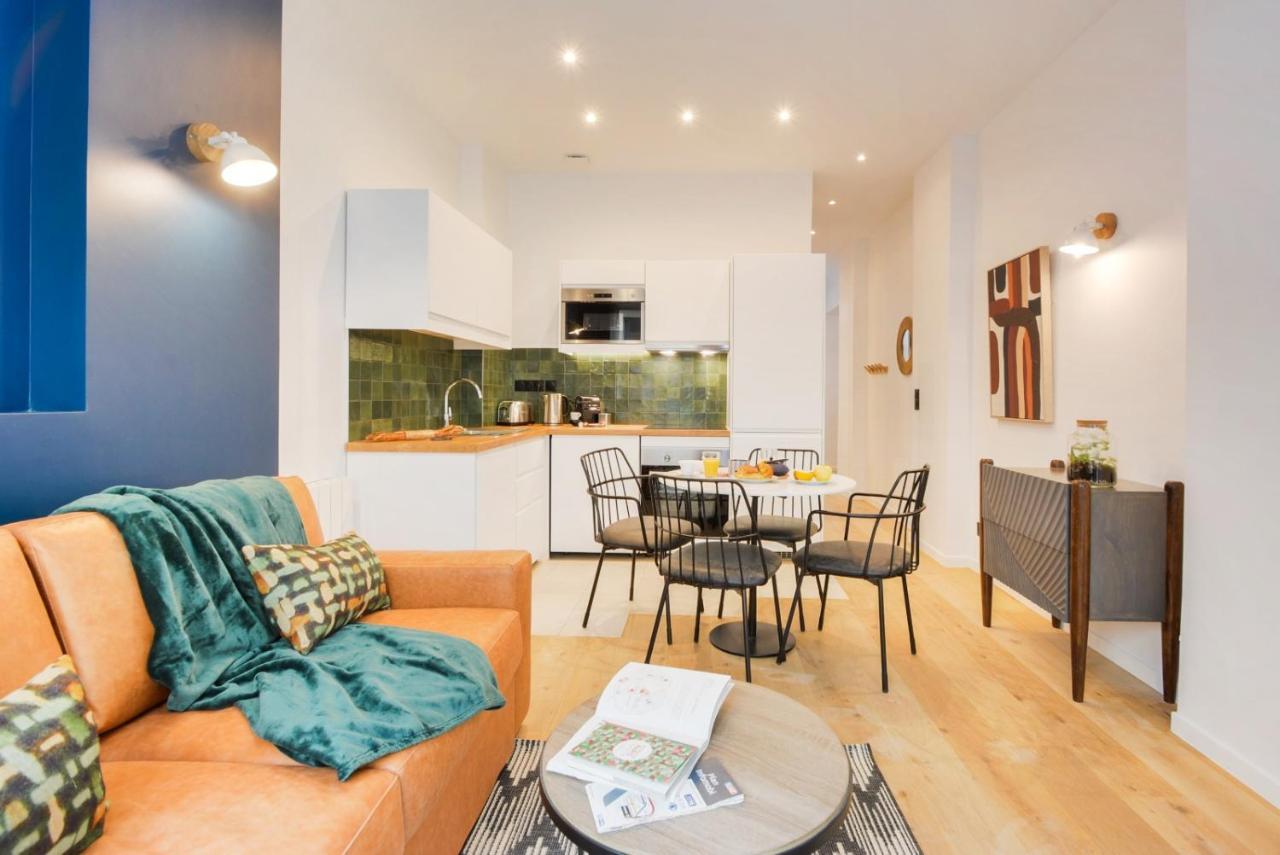 New And Renovated Amazing Flat In Heart Of Apartment