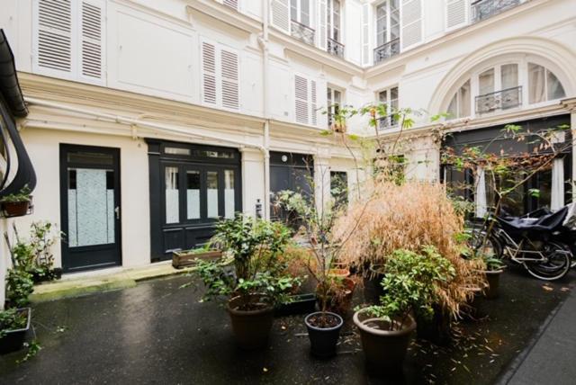 New And Renovated Amazing Flat In Heart Of Apartment *