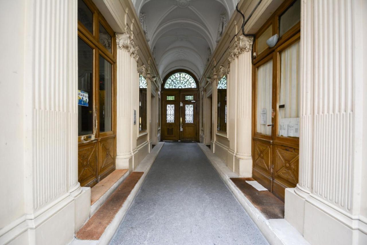 New And Renovated Amazing Flat In Heart Of * Paris