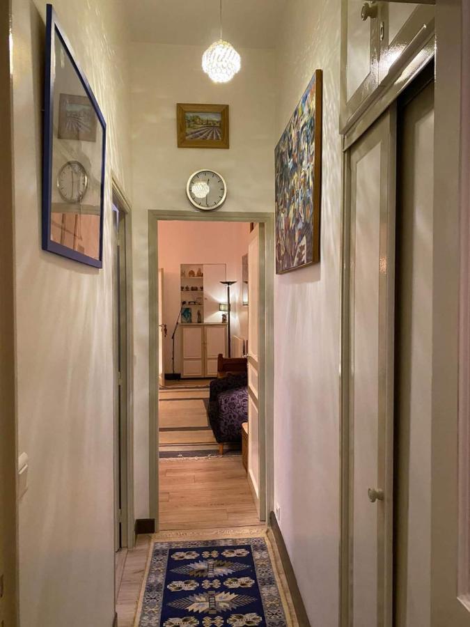 Apartment Romantic In Paris