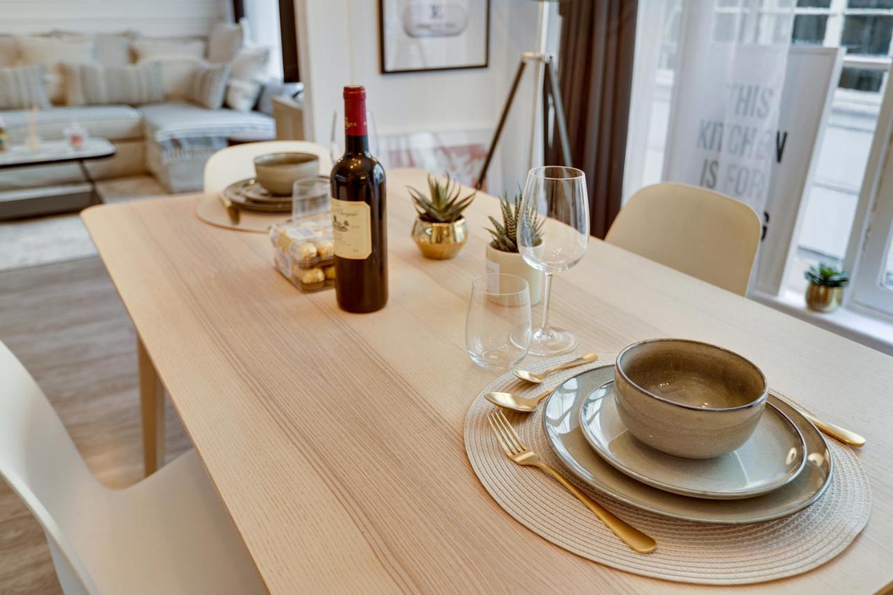 Stunning Historical Parisian Flat - Louvre Area Apartment Paris