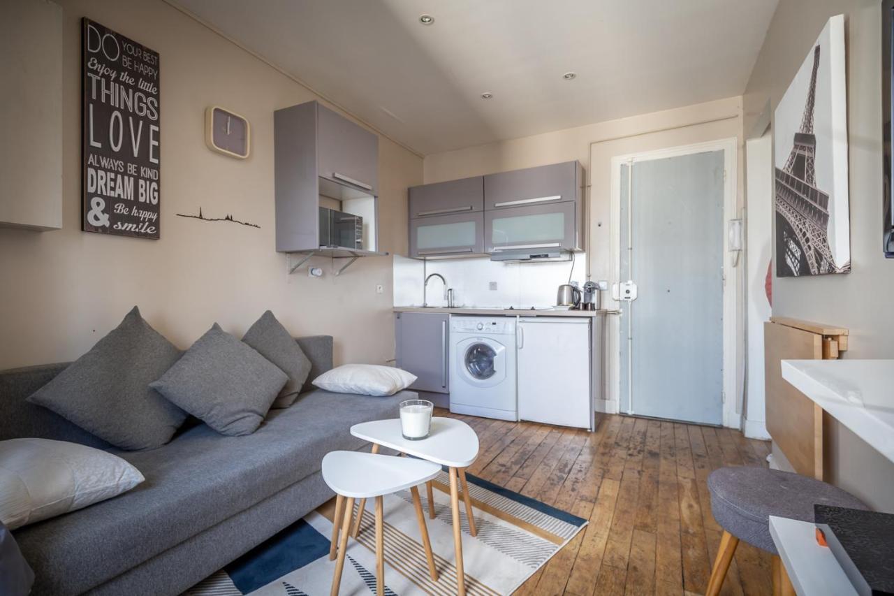 Petit Havre De Paix De 27m2 A Montmartre Paris