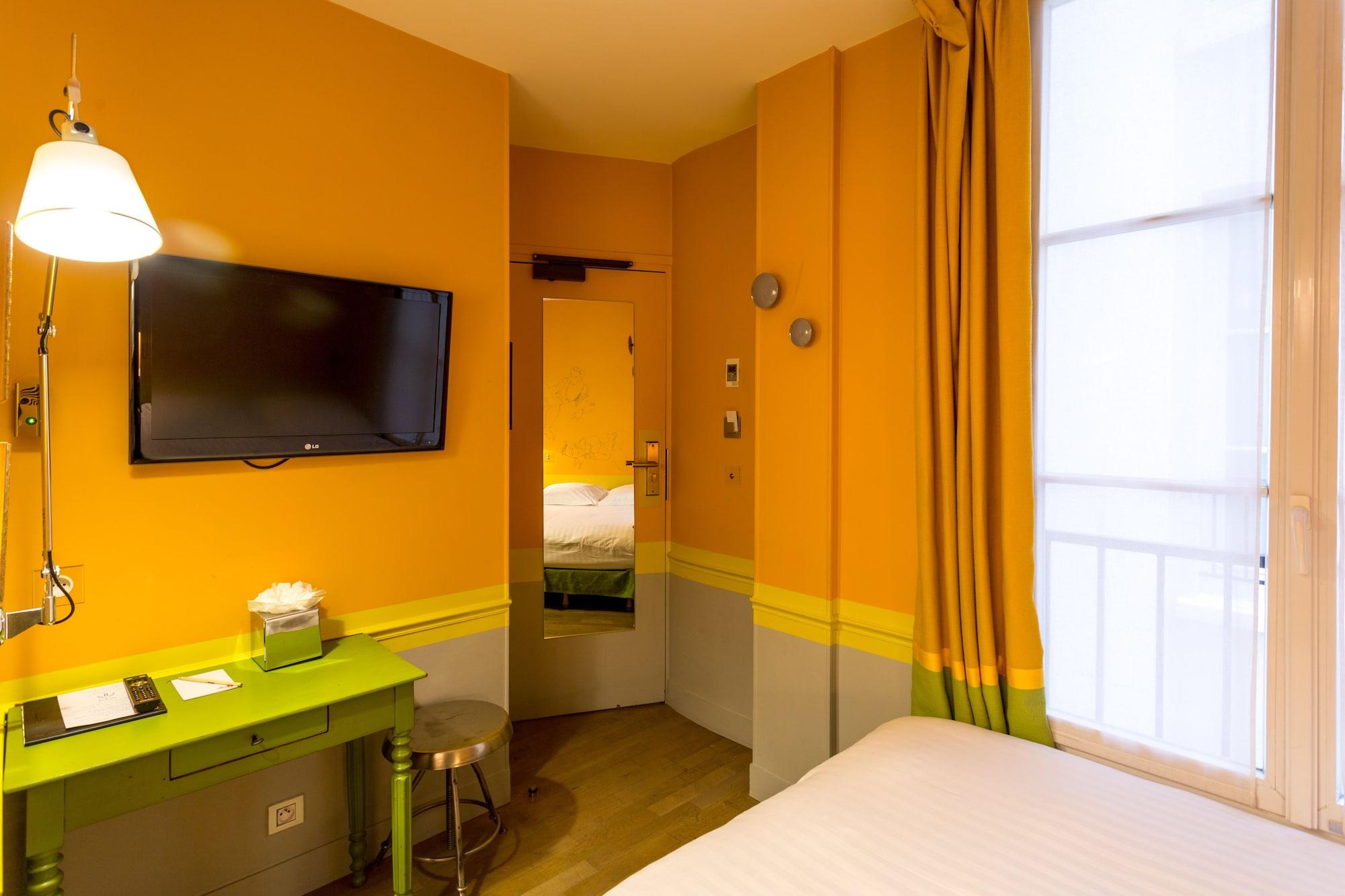Crayon Hotel 3*
