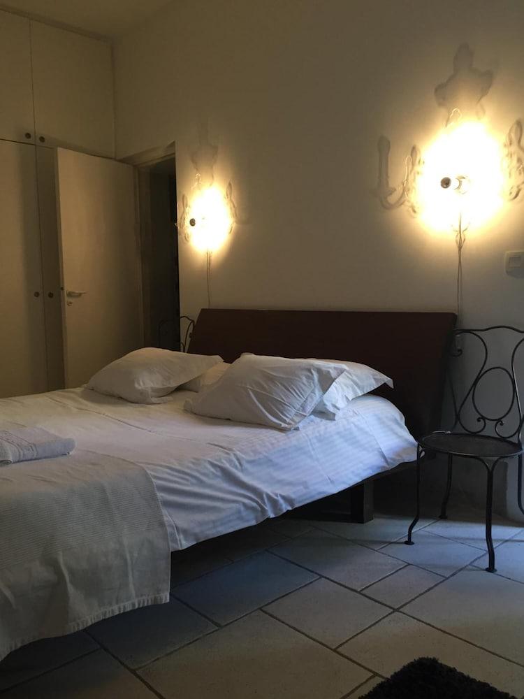Boutique De La Place Des Vosges Hotel