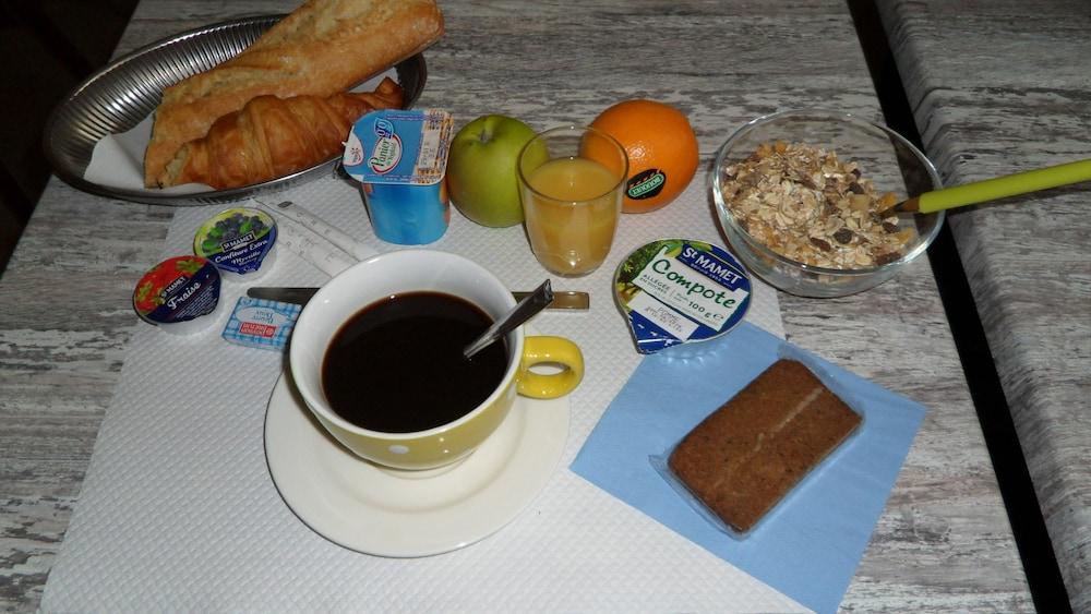 Jean Bart Hotel 2*