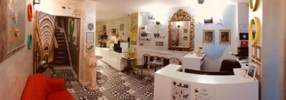 Hotel Amelie 2*