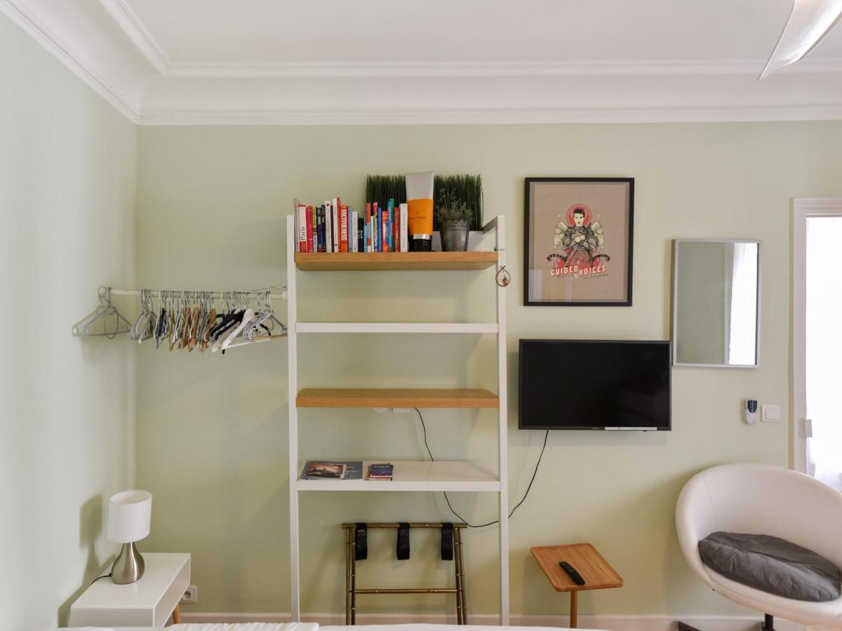 Apartment Bright T2 In The Center Of With View Of The Eiffel Tower - Welkeys