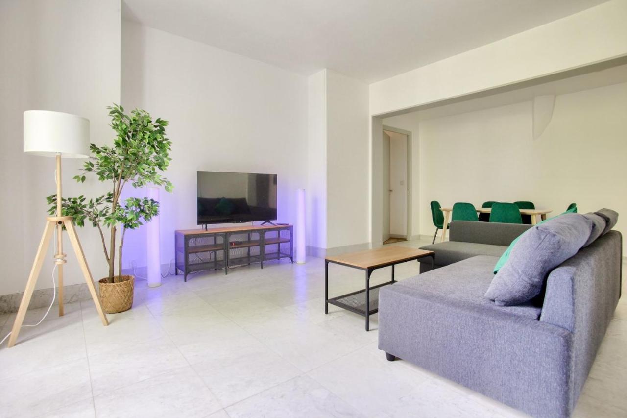 2 Bedrooms Tour Eiffel Rapp *
