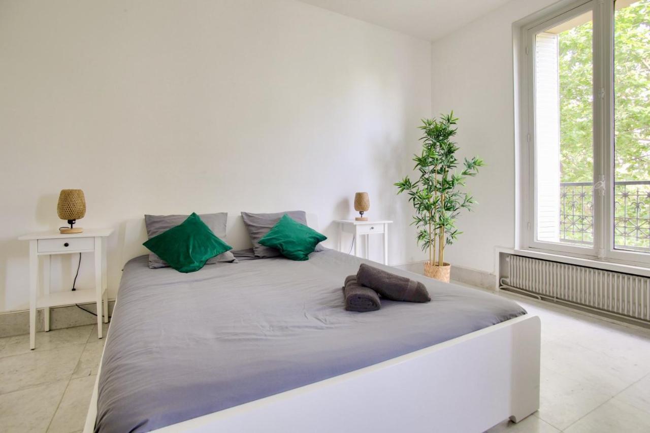 2 Bedrooms Tour Eiffel Rapp *