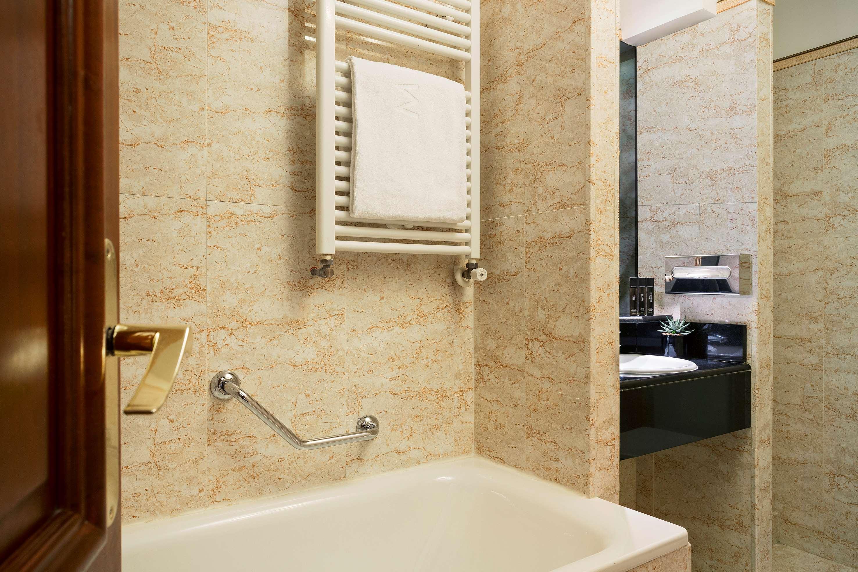 Melia Champs Elysees Hotel 4*