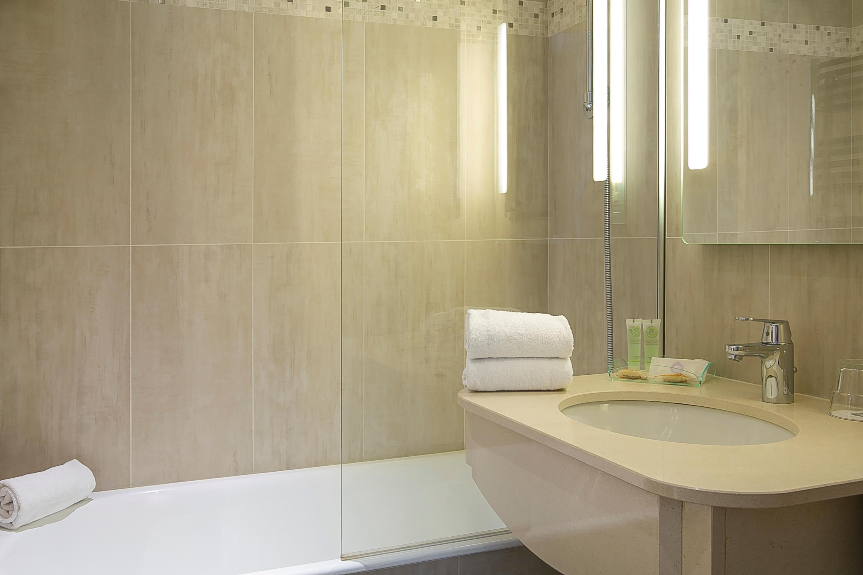 Best Western Au Trocadero Hotel 3*