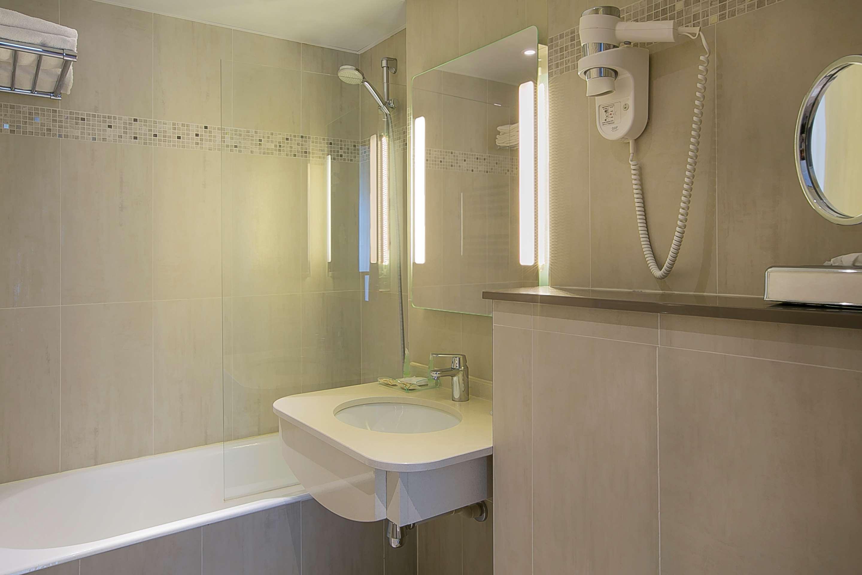 Best Western Au Trocadero Hotel
