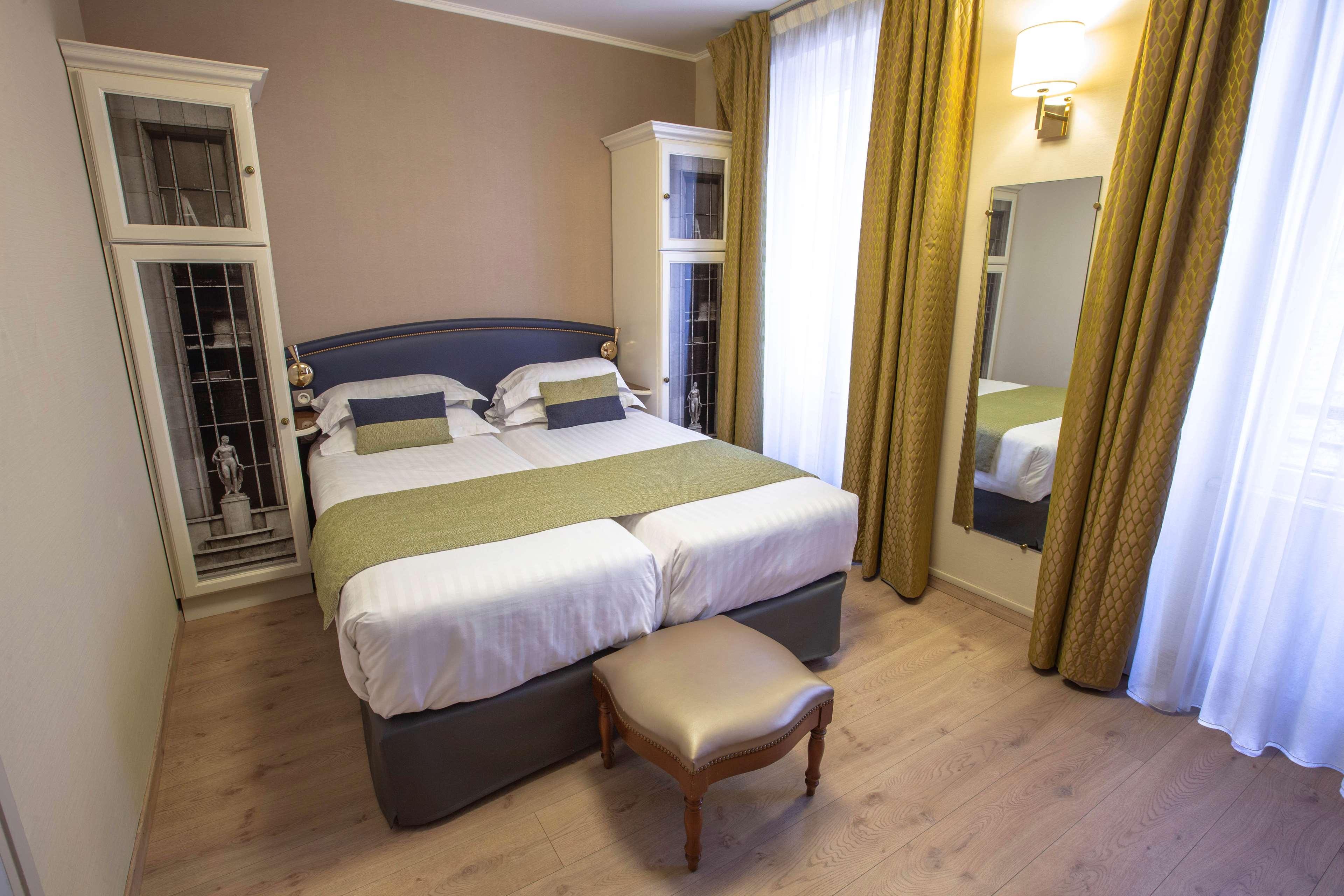 Best Western Au Trocadero Hotel 3*