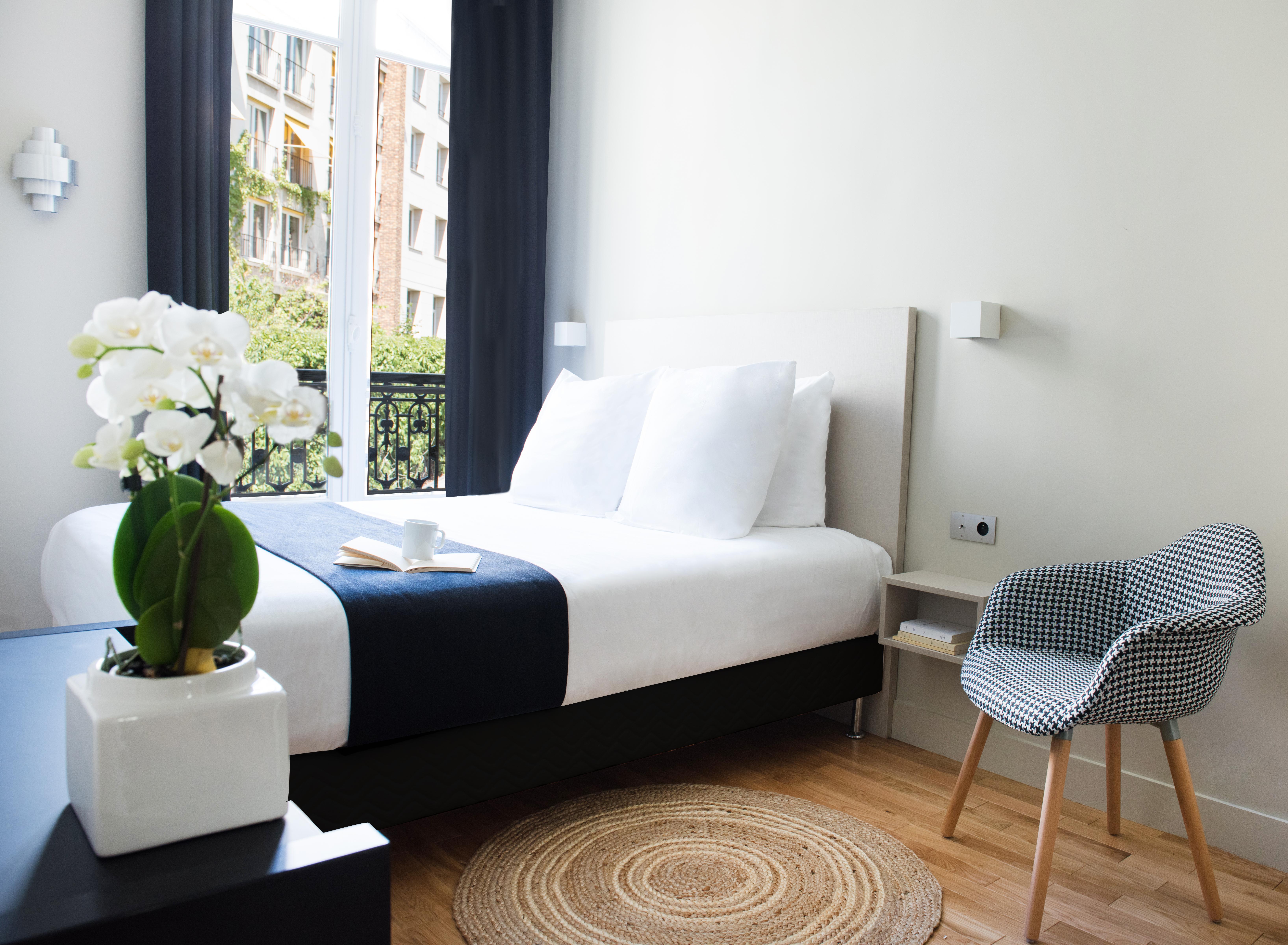 Helzear Etoile Paris