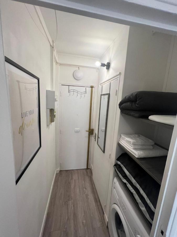 Studio 18e * Paris